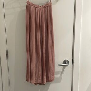 Uniqlo pleated skirt